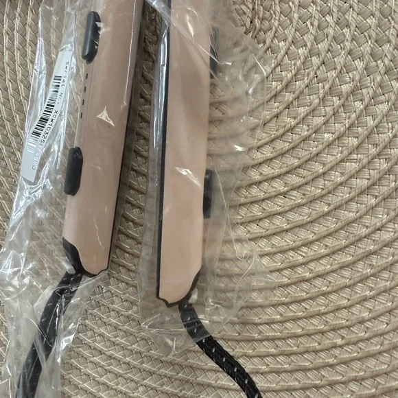 Custom Pink Gaming Console with Character Design - Picture 5 of 10